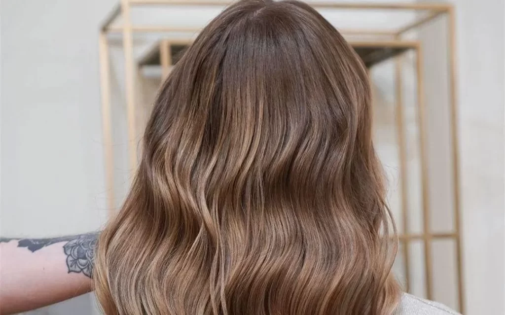 شعر أشقر غامق