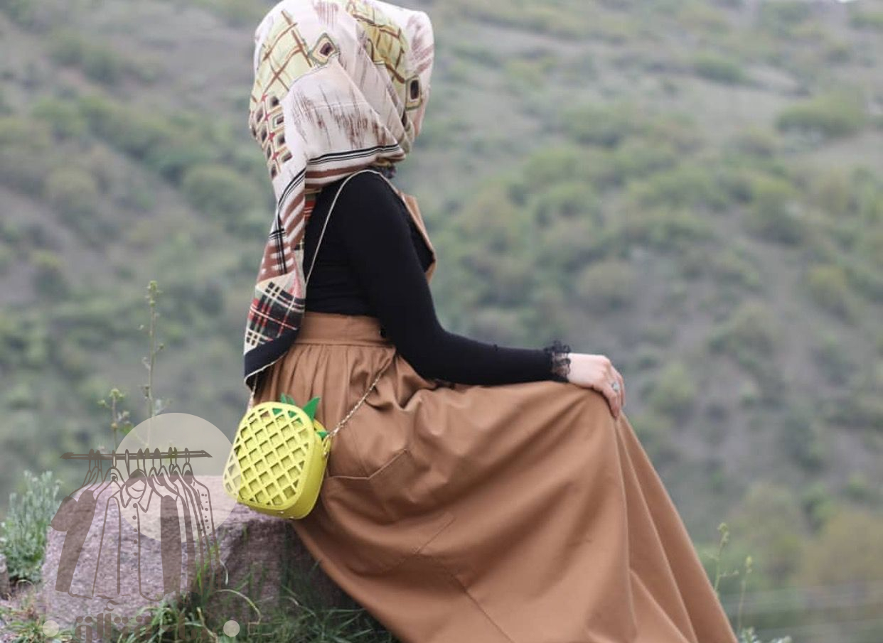 ١٠ إطلالات خريفية مثالية لفتيات الجامعة المحجبات 4 ١٠ إطلالات خريفية مثالية لفتيات الجامعة المحجبات