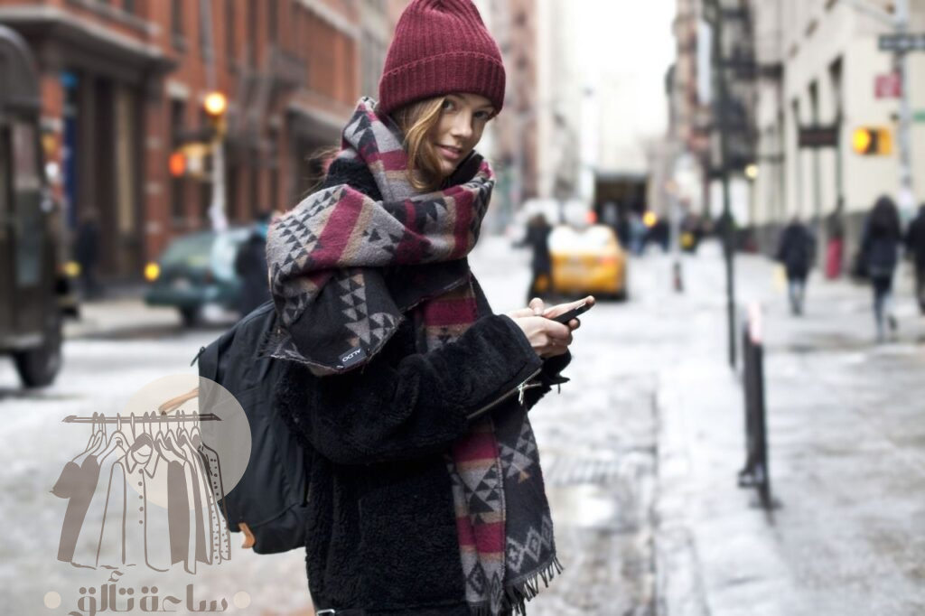 أفكار وطرق لتنسيق الملابس ذات الرقبة العالية في شتاء 2025