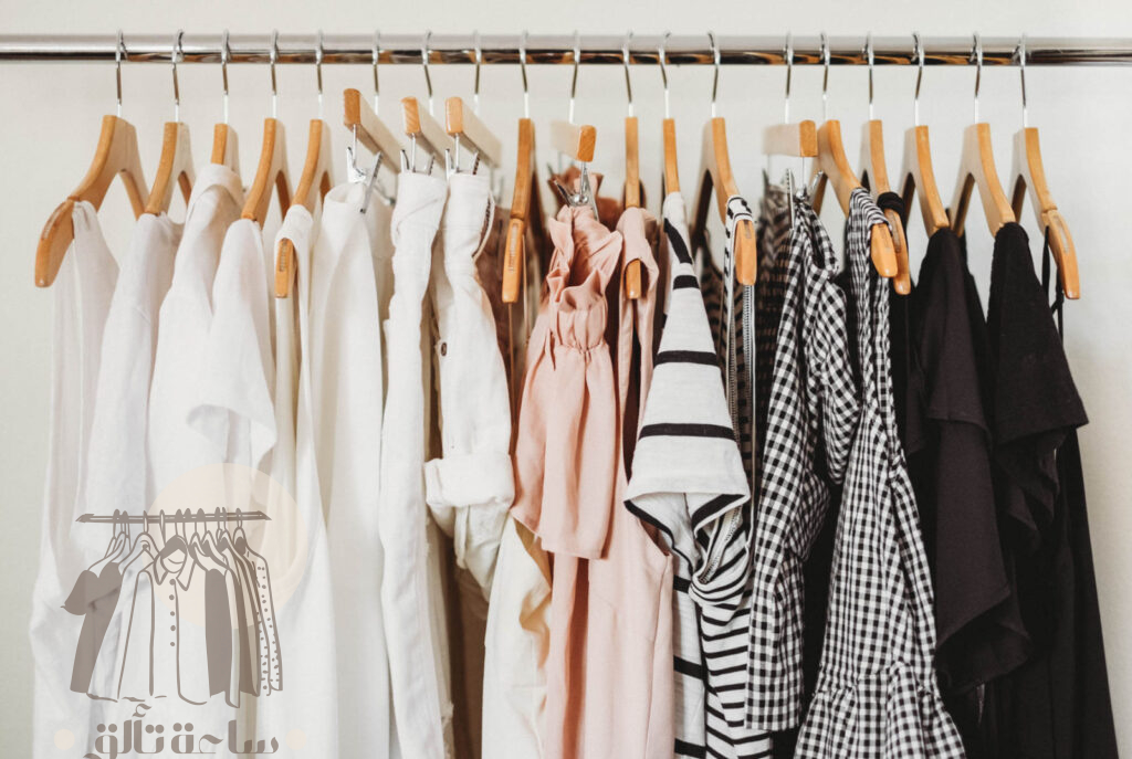 ٧ قطع ملابس تعود من التسعينات للموضة من جديد في 2025