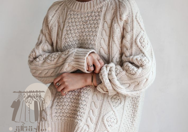 شتاء 2025: أفكار وطرق تنسيق البلوفر التريكو للمحجبات