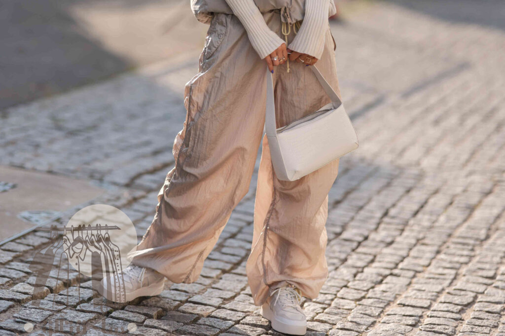 بنطلون الباراشوت: كيف تنسقيه بـ ١١ طريقة مختلفة ومن أين تشتريه؟