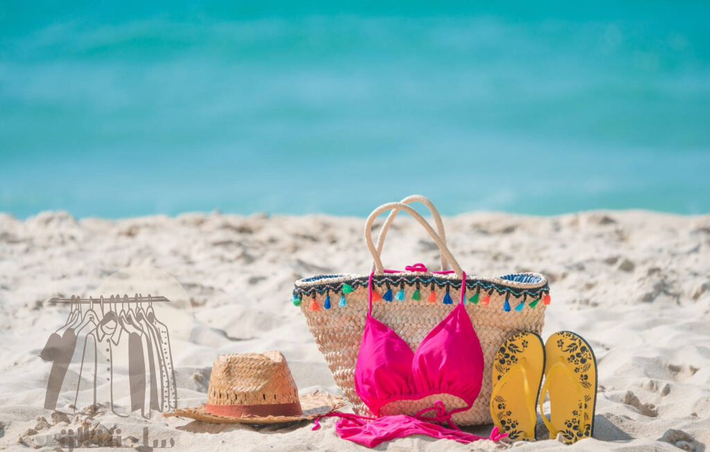 ٩ إكسسوارات تجعل ملابس السباحة أكثر أناقة هذا الصيف