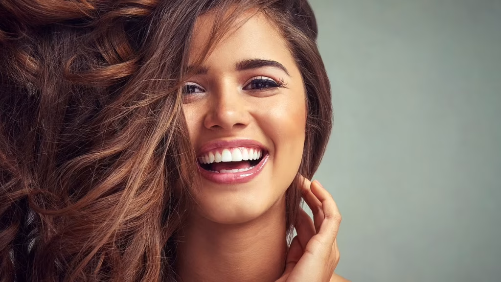 8 حيل سريعة ومضمونة تجعل شعرك ينمو كالسحر في وقت قياسي؟