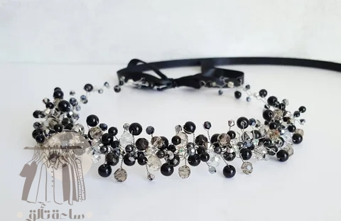 إكسسوارات شعر سوداء تزيد من دفء وأناقة إطلالتك الخريفية