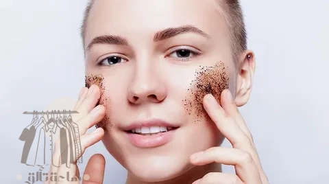وداعاً للبهتان.. تقشير جاف يومي لبشرة نضرة