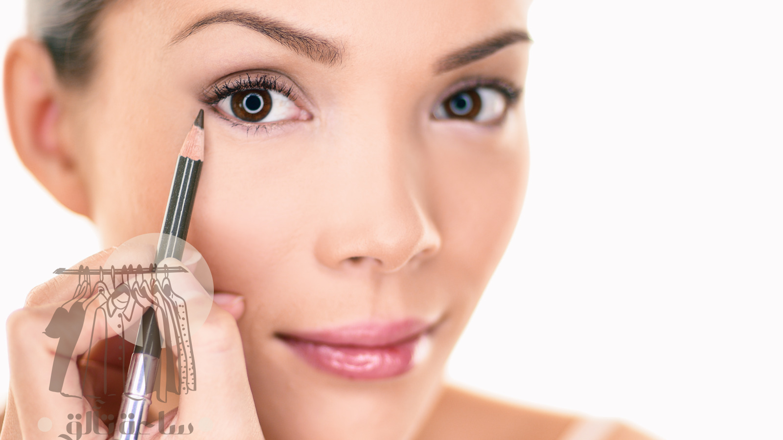 أجمل ألوان الكحل الجريئة المناسبة لمكياج الشتاء