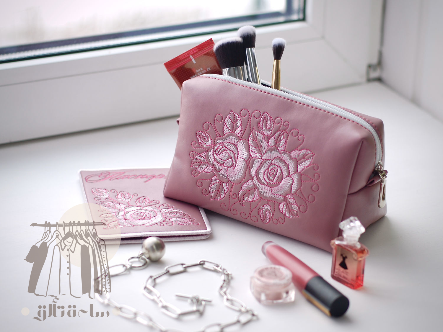 خارج الصندوق.. كيف تحولين حقيبة مكياجك إلى تريند في 2026؟ 4 خارج الصندوق.. كيف تحولين حقيبة مكياجك إلى تريند في 2026؟