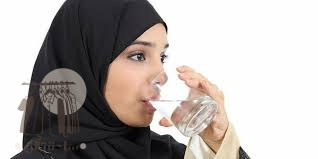 تناولي الأطعمة المرطبة والماء، فهي سر نضارتك في رمضان